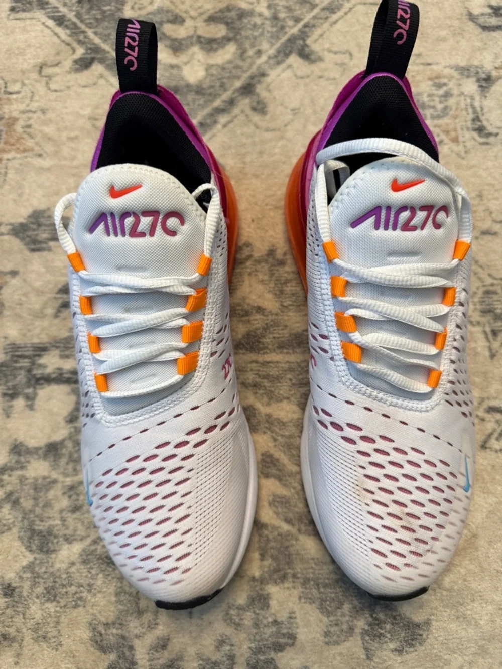 Nike Women’s Air Max 270 in “Fuschia Dream Crimson” (size 9) - Picture 3 of 5